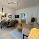 Freshly Renovated Flat For 6 People